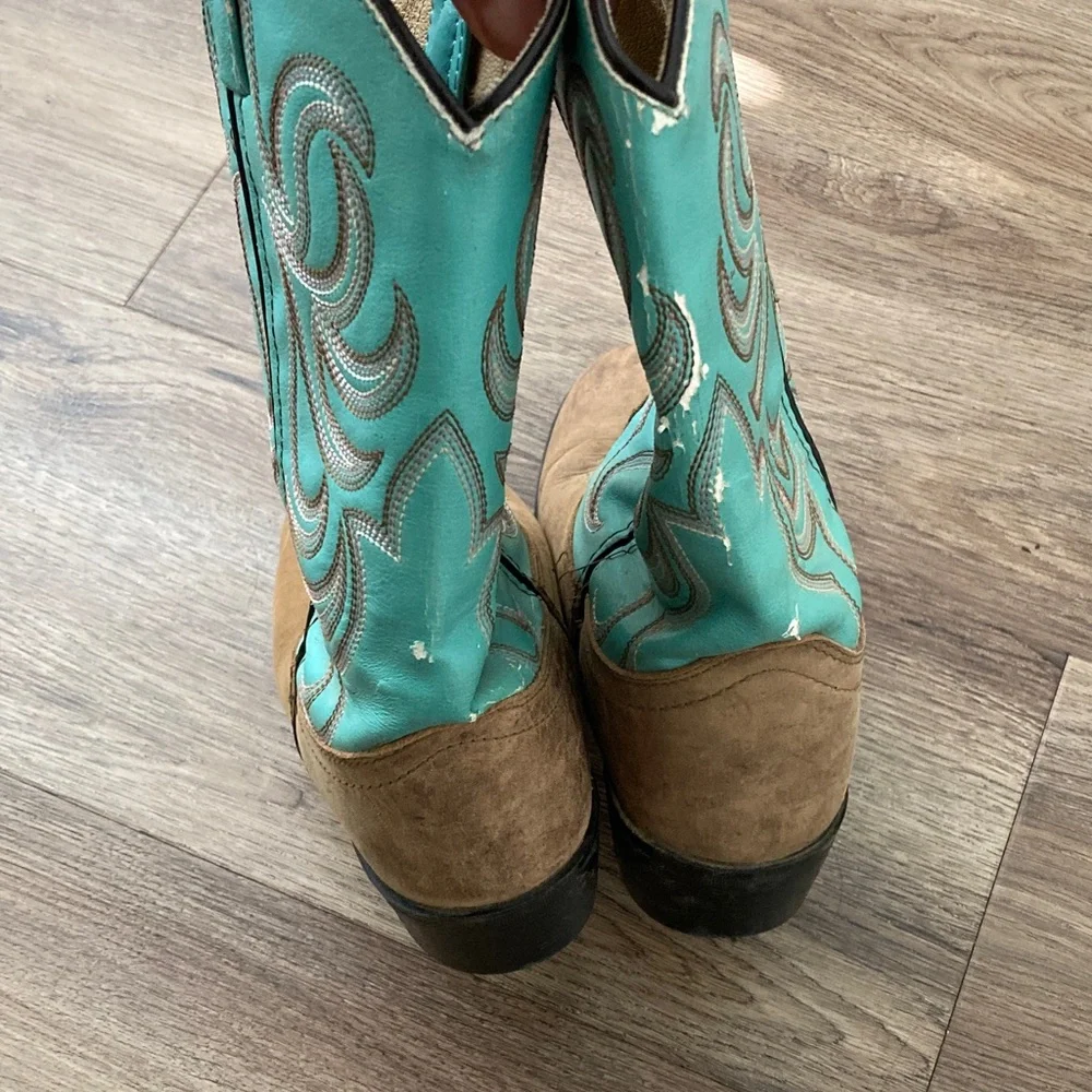 Shyanne Turquoise and Tan Western Boots Sz 4